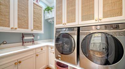 Image No.74-6 Bed Property for sale