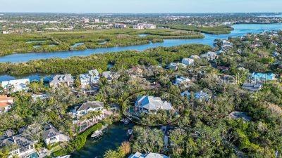 Image No.87-6 Bed Property for sale