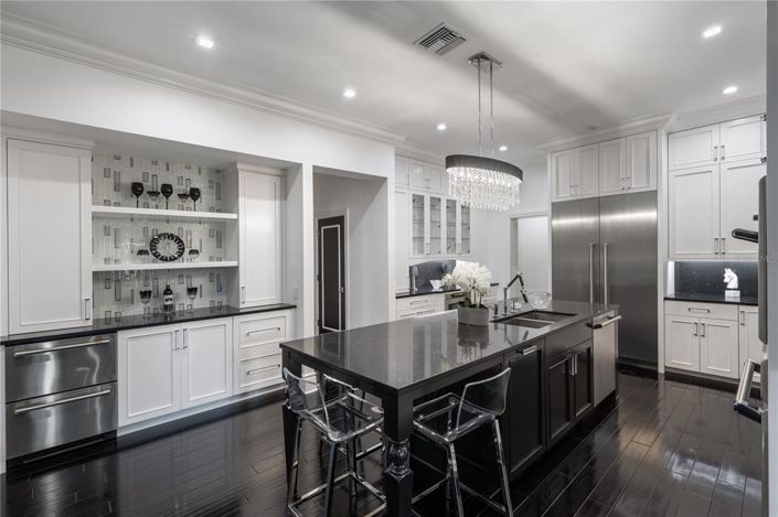 Image No.10-4 Bed Property for sale