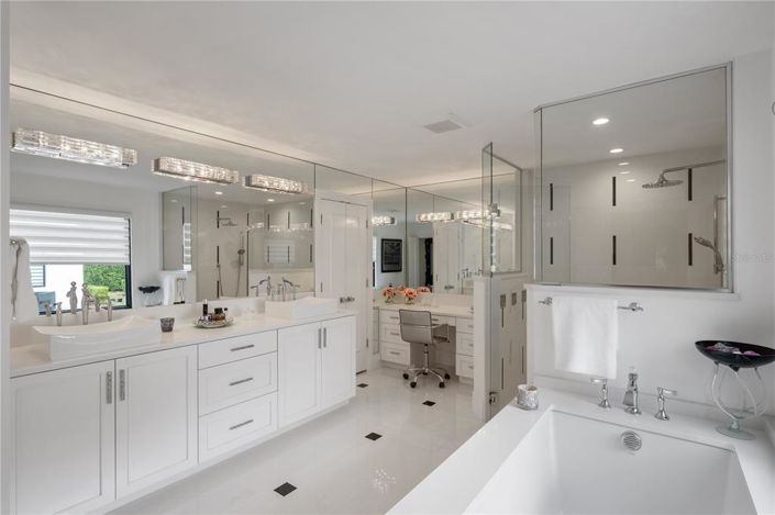 Image No.16-4 Bed Property for sale