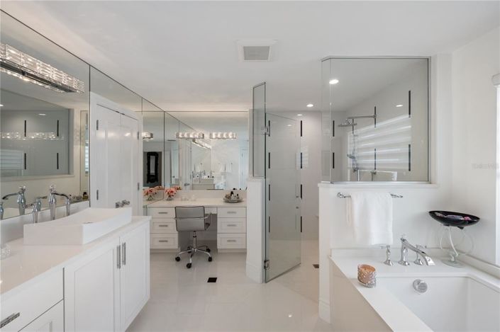 Image No.17-4 Bed Property for sale