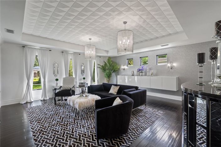 Image No.18-4 Bed Property for sale