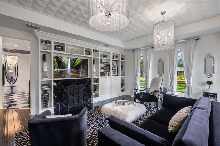 Image No.19-4 Bed Property for sale