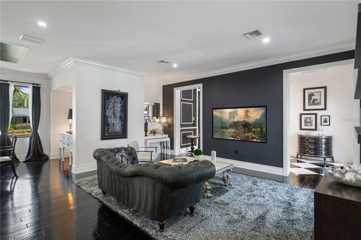 Image No.6-4 Bed Property for sale