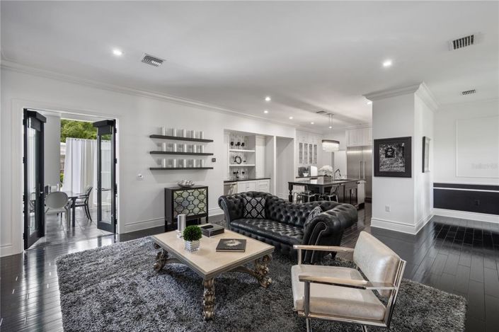 Image No.7-4 Bed Property for sale