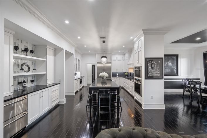 Image No.8-4 Bed Property for sale