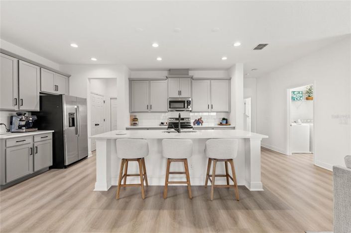 Image No.2-4 Bed Property for sale