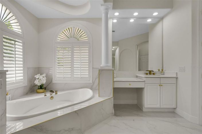 Image No.39-5 Bed Property for sale