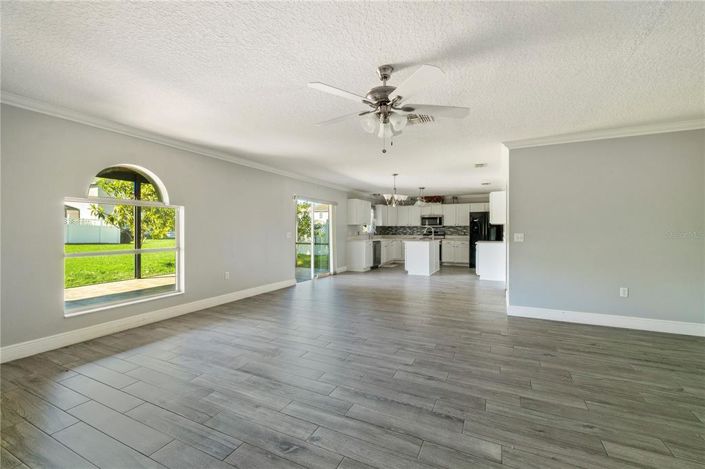 Image No.12-4 Bed Property for sale