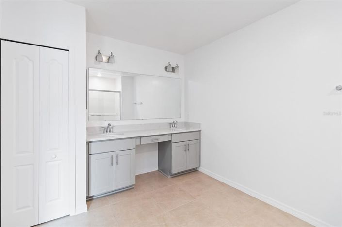 Image No.20-4 Bed Property for sale