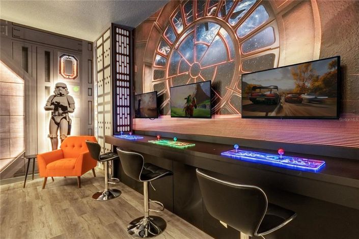 Image No.15-10 Bed Property for sale