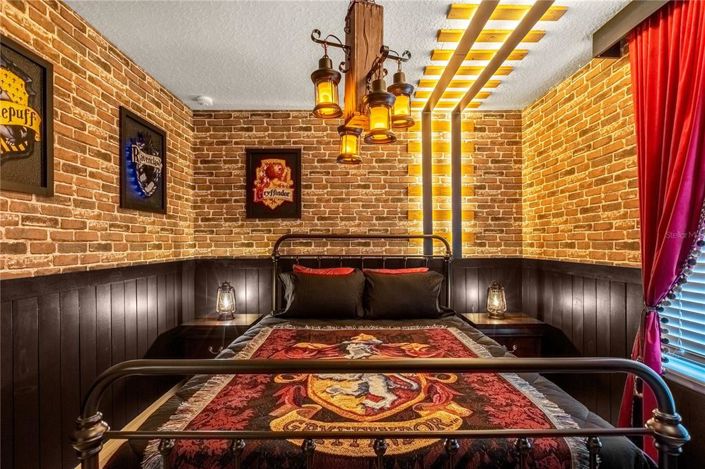 Image No.21-10 Bed Property for sale