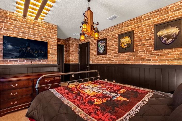 Image No.22-10 Bed Property for sale