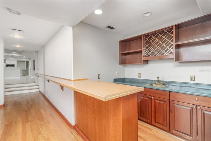 Image No.20-5 Bed Property for sale