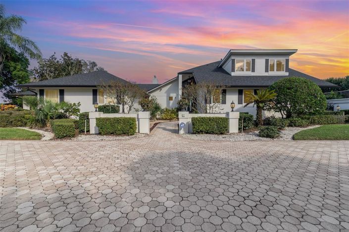 Image No.67-5 Bed Property for sale