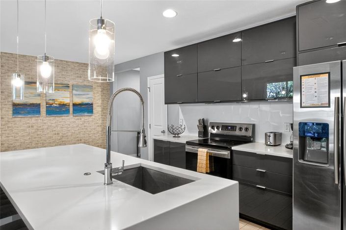 Image No.11-4 Bed Townhouse for sale