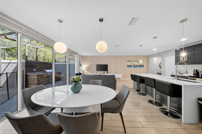 Image No.12-4 Bed Townhouse for sale