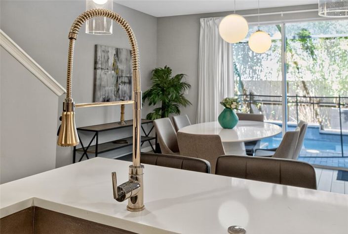 Image No.25-4 Bed Townhouse for sale