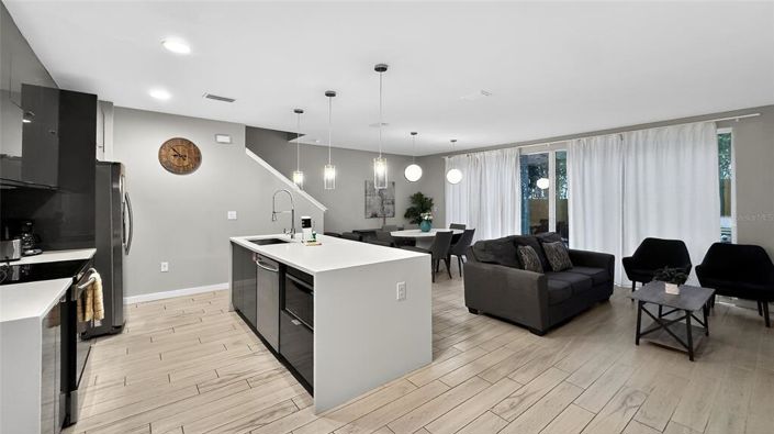 Image No.30-4 Bed Townhouse for sale