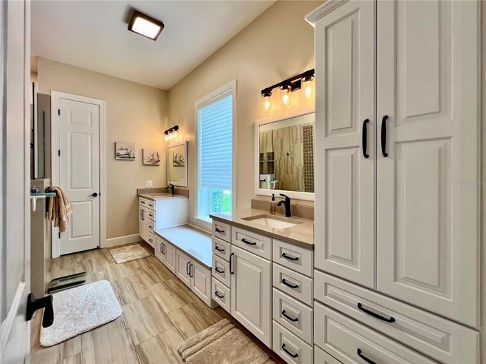 Image No.17-4 Bed Property for sale