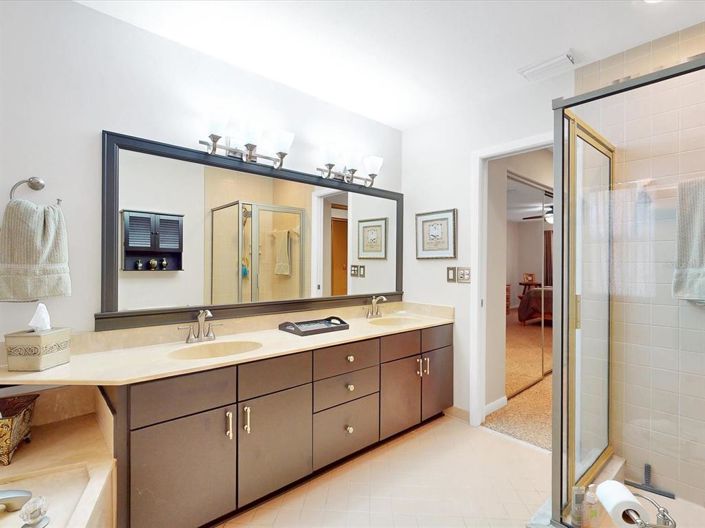 Image No.24-2 Bed Townhouse for sale