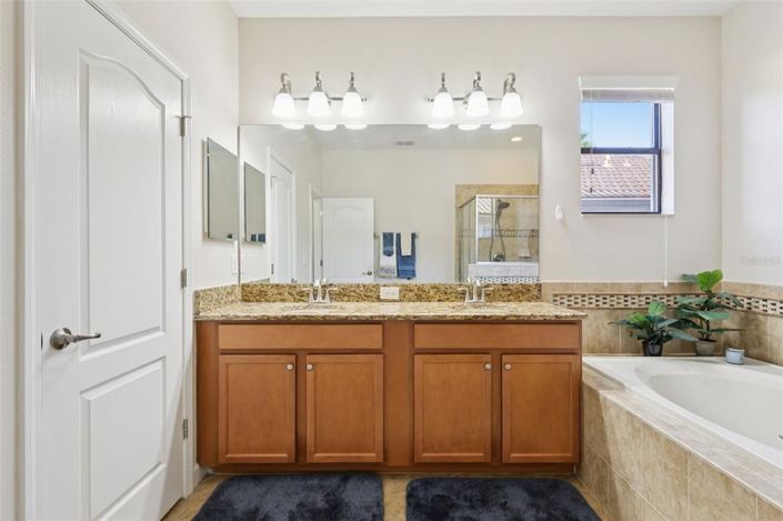 Image No.21-4 Bed Property for sale