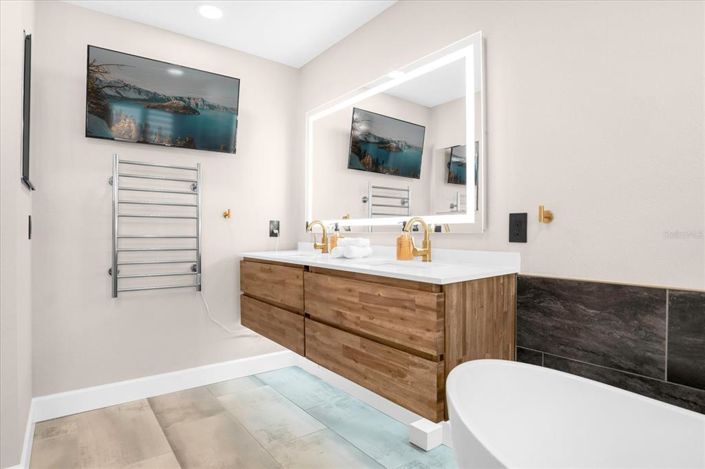 Image No.17-4 Bed Property for sale