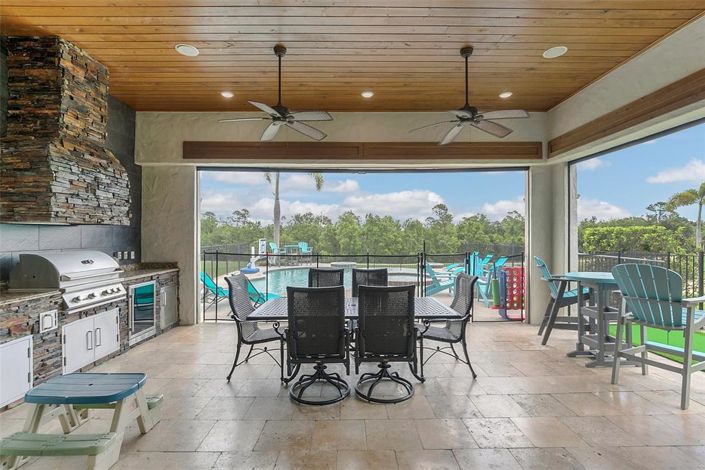 Image No.22-5 Bed Property for sale