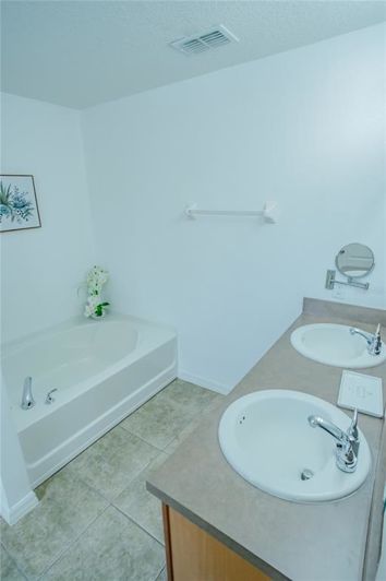 Image No.28-5 Bed Property for sale