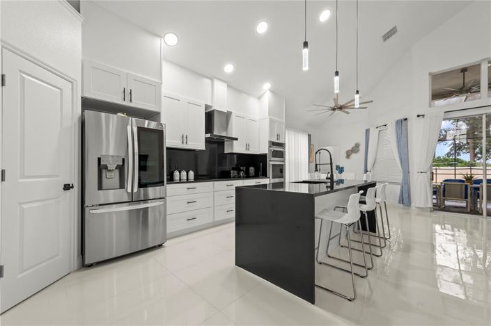 Image No.10-5 Bed Property for sale