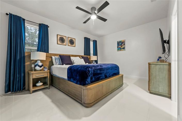 Image No.15-5 Bed Property for sale