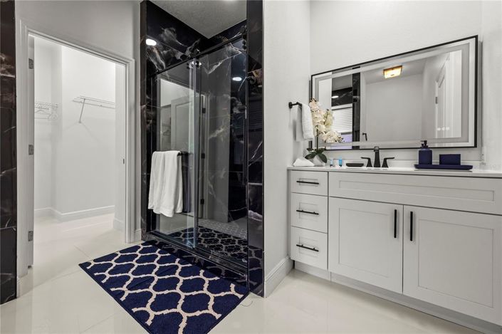 Image No.18-5 Bed Property for sale