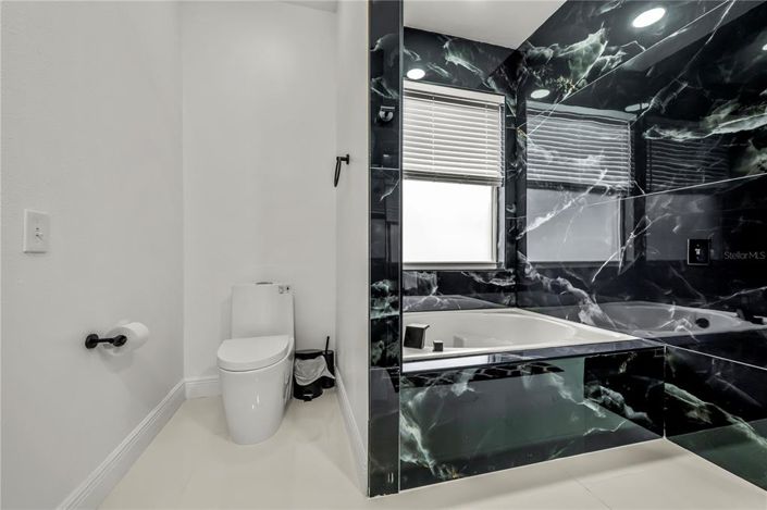 Image No.19-5 Bed Property for sale