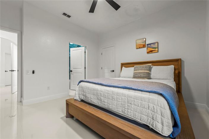 Image No.26-5 Bed Property for sale