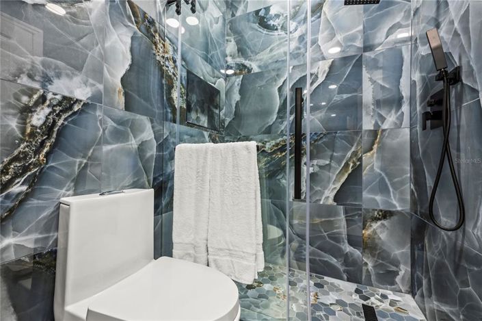 Image No.28-5 Bed Property for sale