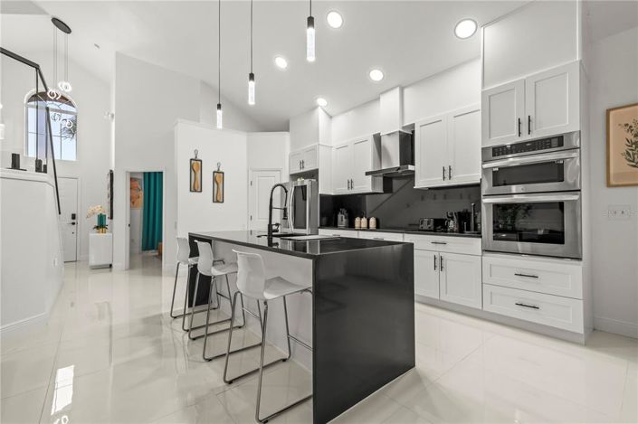 Image No.9-5 Bed Property for sale