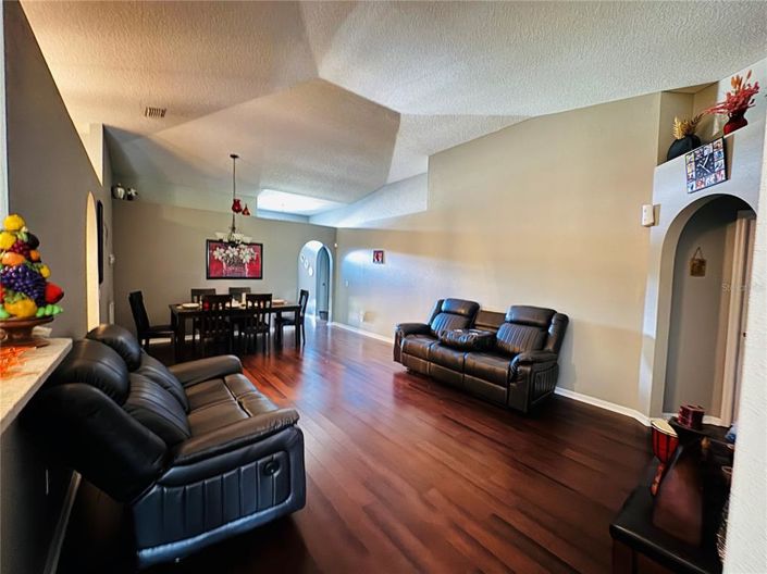 Image No.5-4 Bed Property for sale