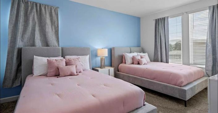 Image No.22-6 Bed Property for sale