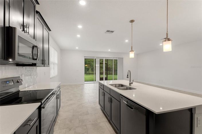 Image No.10-5 Bed Property for sale