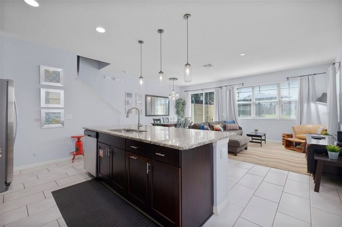 Image No.12-4 Bed Townhouse for sale