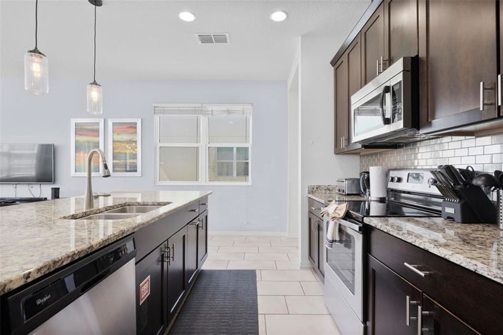 Image No.17-4 Bed Townhouse for sale