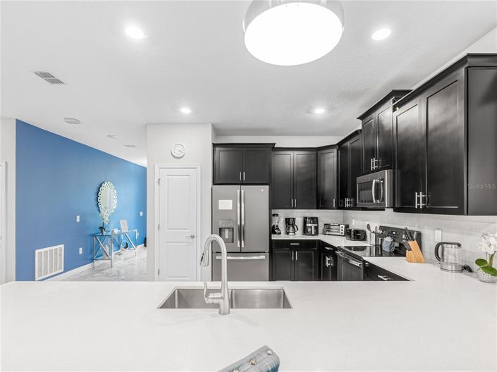 Image No.10-8 Bed Property for sale