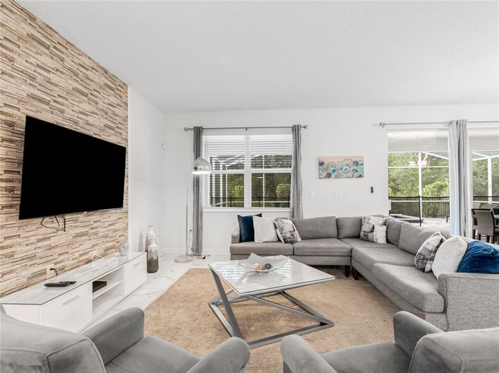 Image No.19-8 Bed Property for sale