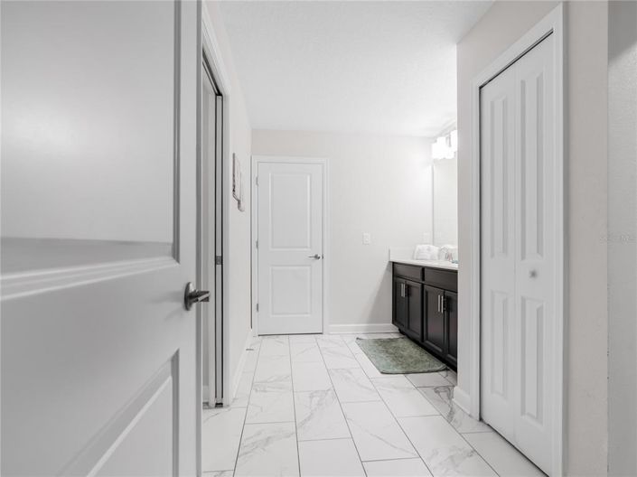 Image No.27-8 Bed Property for sale