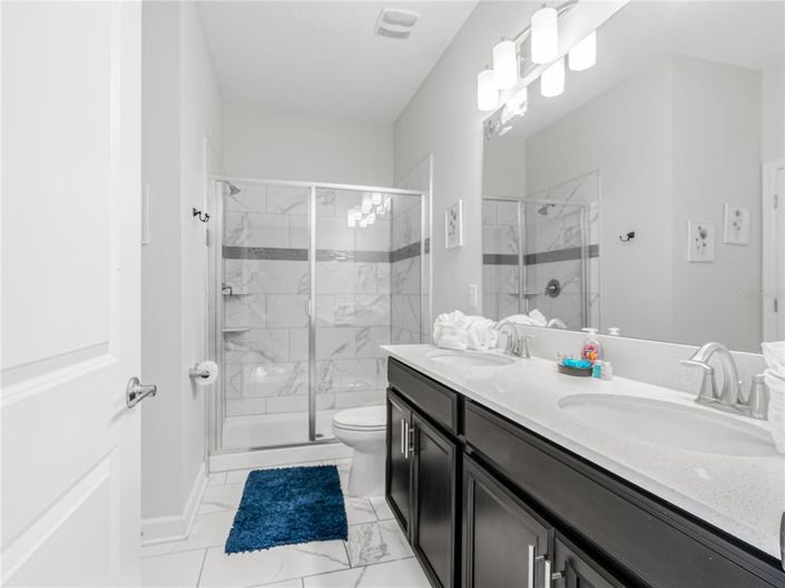 Image No.8-8 Bed Property for sale