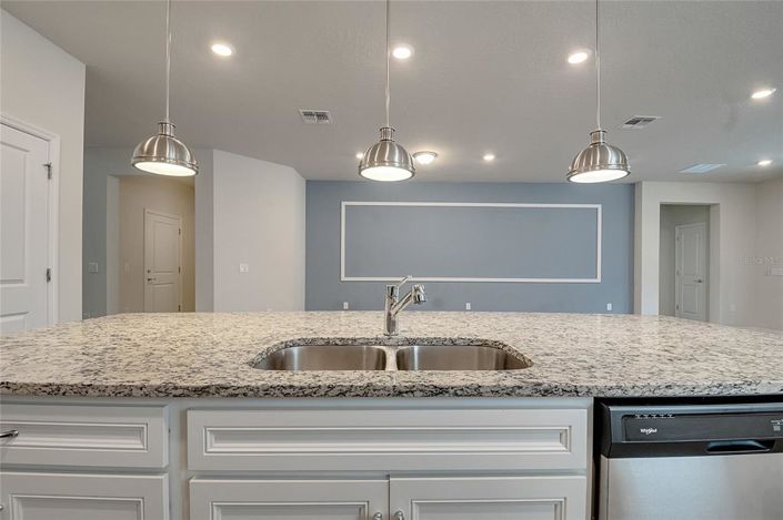 Image No.25-8 Bed Property for sale