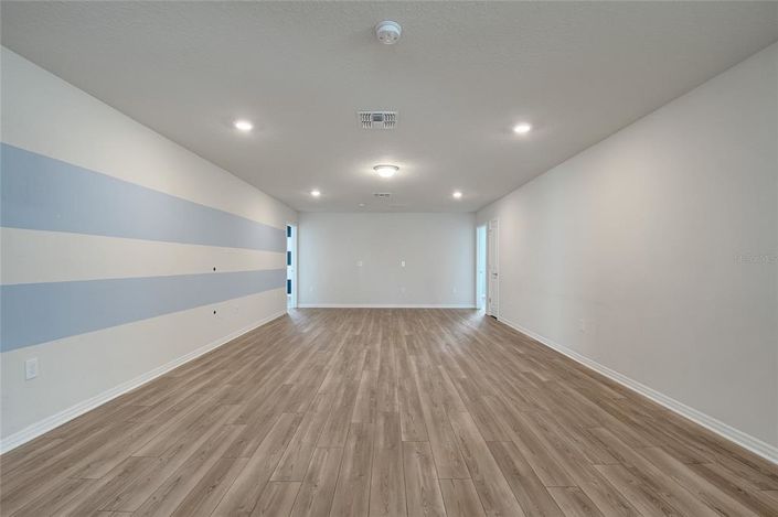 Image No.64-8 Bed Property for sale