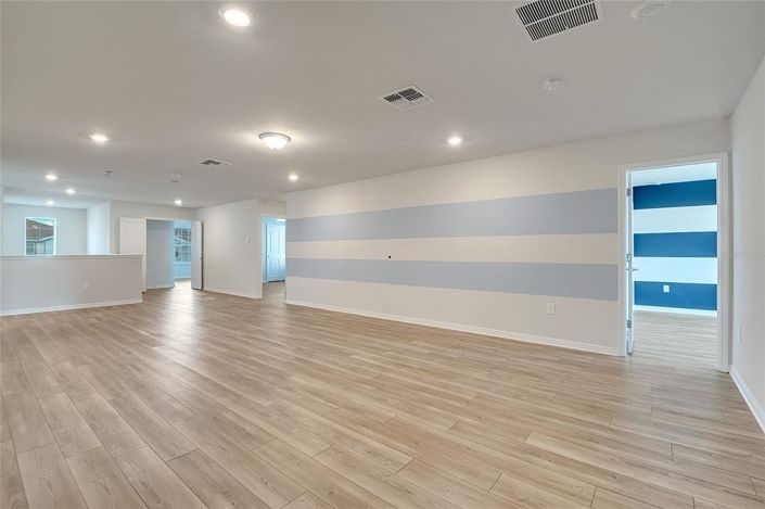 Image No.66-8 Bed Property for sale