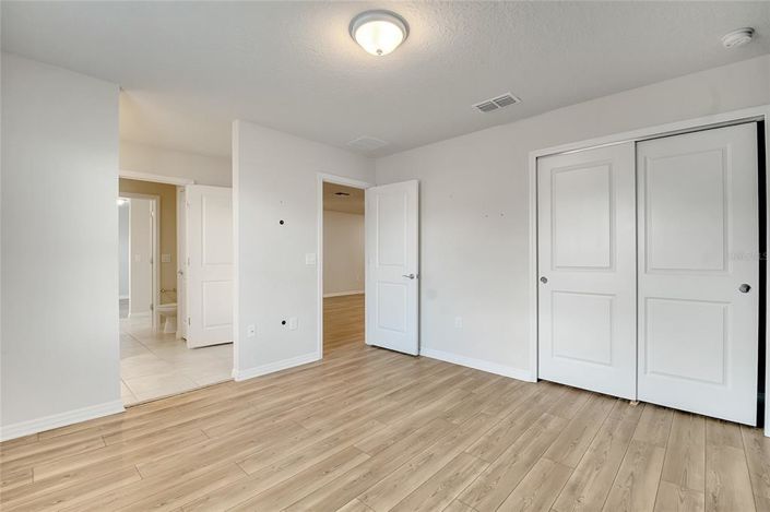 Image No.69-8 Bed Property for sale