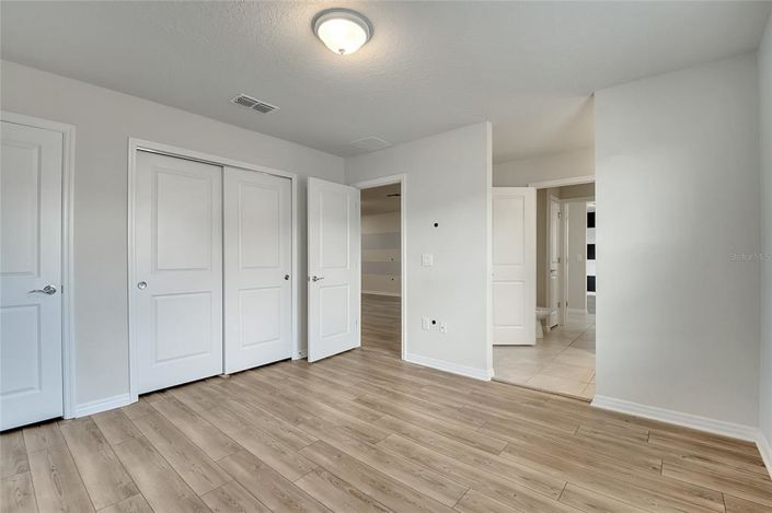 Image No.73-8 Bed Property for sale